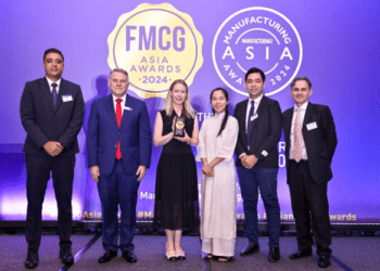 Leaders of Pharmacity with the Home Brand of the Year award. Photo courtesy of Pharmacity