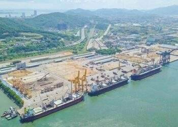 Phó Tổng giám đốc từ chức vì xa nhà 10 năm, Kế toán trưởng không có động lực làm việc