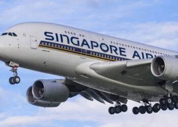 Singapore Airlines’ profit plunges 59%
