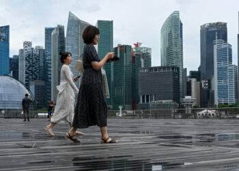 Singapore to give civil servants 1.05-month salary as year-end bonus