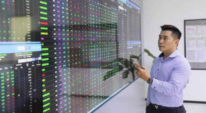 Stocks stuck at 1,240 points