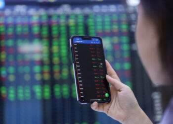 VN-Index barely changes as Asian stocks slide