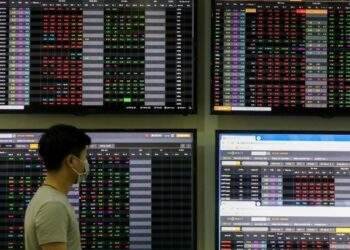 VN-Index plummets as Asian stocks head for weekly loss