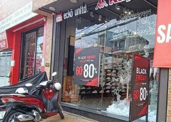 Vắng khách ngày 'sale sập sàn' Black Friday ở TPHCM