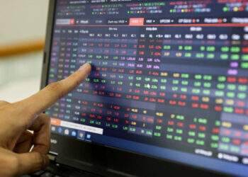 Vietnam stocks plunge to lowest since early August