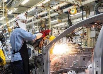 ADB nâng dự báo tăng trưởng của Việt Nam lên 6,4%