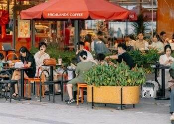 Earnings decline at Highlands Coffee, Vietnam's largest cafe chain, in Q3