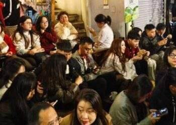 Hàng quán ở Hà Nội 'hốt bạc' đêm Giáng sinh