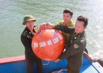 Khoanh vùng bảo vệ rạn san hô tại vườn quốc gia Cát Bà