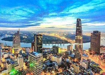 Kinh tế Việt Nam sắp vượt Singapore, 2025 lọt nhóm thu nhập trung bình cao?