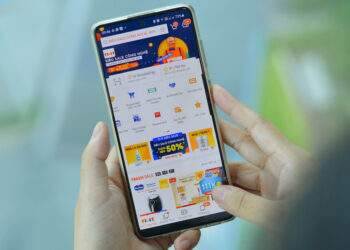 Người dùng thích mua sắm hàng online với nhiều tiện ích và khuyến mãi