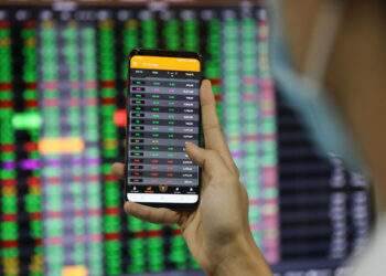 VN-Index starts week higher - VnExpress International