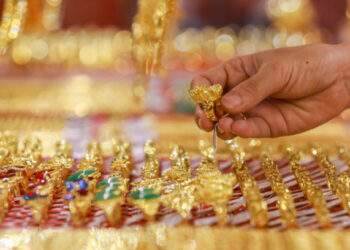 Vietnam gold prices soar as global rates hit 2-week high