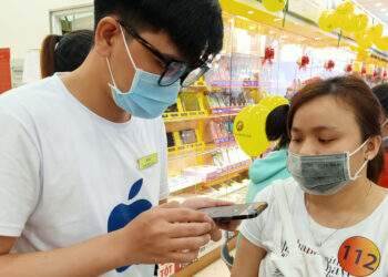 iPhone 12 vẫn ‘hot’, smartphone xịn đua ra mắt