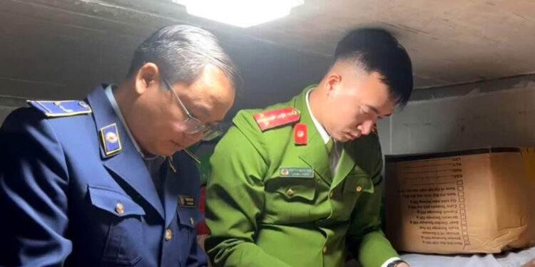 Hà Nội phát hiện gần 10 tấn sách bò, dạ dày bốc mùi hôi thối nhập bán Tết
