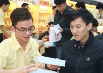 OPPO tặng 300 món quà Reno2 F dịp Xuân về