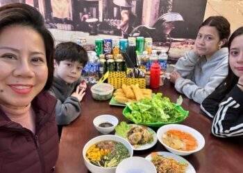 Overseas Vietnamese astonished by rising costs during visits home
