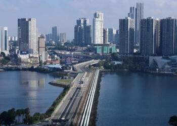 Raising wages to 2/3 of Singapore's could draw Malaysians abroad back home