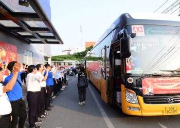 Saigon Co.op đưa miễn phí 900 người lao động, sinh viên về quê đón tết