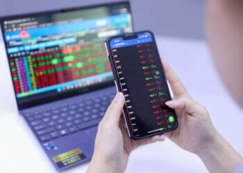 Stocks hover at 5-week low