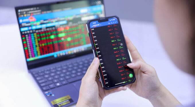 Stocks hover at 5-week low