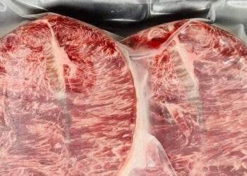 Sự thật về thịt bò Aukobe giá rẻ; nhà giàu Việt chuộng tôm quỷ đỏ 4,7 triệu/kg