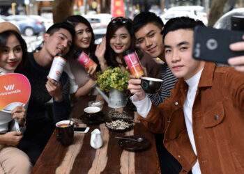 Tết, dẹp tan nỗi lo 'người thân thành lạ'