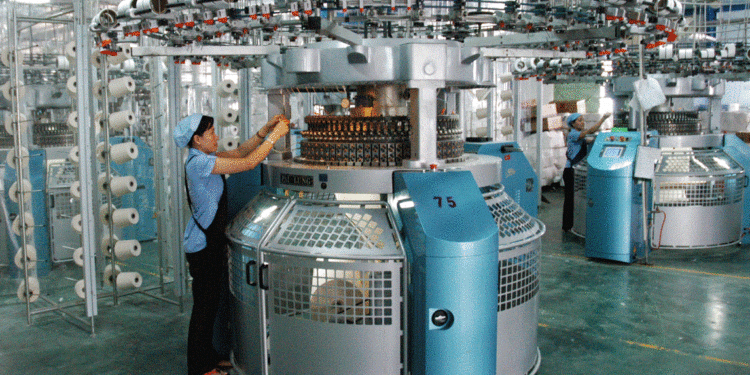 Tiết kiệm năng lượng trong các ngành sản xuất sẽ giúp doanh nghiệp nâng cao khả năng cạnh tranh.