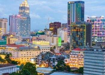 Tiêu dùng nội địa và đầu tư công là động lực tăng trưởng chính năm 2025