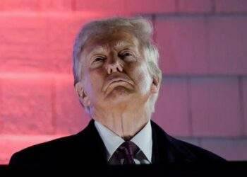 Tổng thống Donald Trump cảnh báo đánh thuế Trung Quốc nếu không chấp nhận thỏa thuận bán TikTok