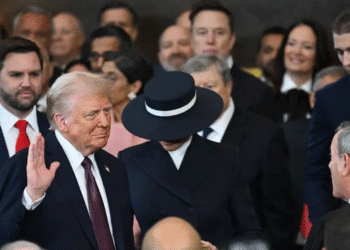 Tổng thống Trump ra loạt quyết sách, cuộc chiến thương mại, công nghệ khốc liệt