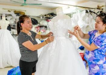 Xã ven biển Nam Định thành công xưởng may váy cưới lớn bậc nhất