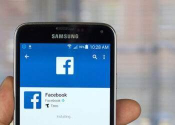 Facebook bác tin Zuckerberg yêu cầu dùng Android phone
