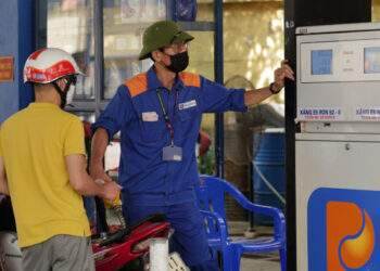 Fuel prices drop - VnExpress International