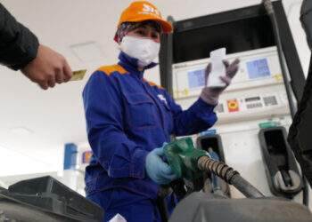 Fuel prices inch up in Vietnam