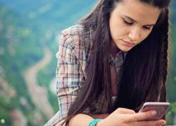 Giảm dùng mạng xã hội sẽ giảm trầm cảm và bớt cô đơn