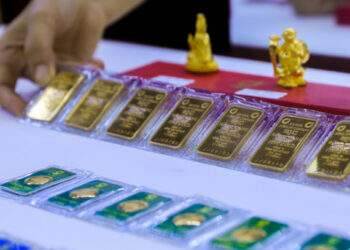 Gold edges lower - VnExpress International