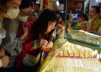 Gold prices soar on God of Wealth Day