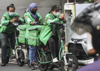 Grab, Gojek parent eye merger this year