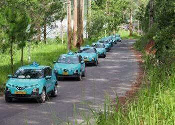 Hãng taxi truyền thống đầu tiên chuyển đổi sang xe điện