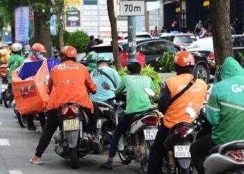 Laid off in my 40s, I struggle to earn $6 daily as a deliveryman