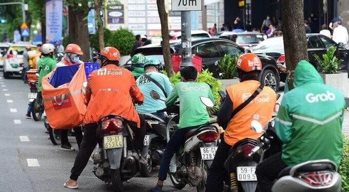 Laid off in my 40s, I struggle to earn $6 daily as a deliveryman