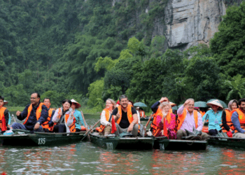Ninh Bình thu gần 1.000 tỷ trong 9 ngày Tết