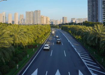 Quốc hội phê chuẩn mục tiêu tăng trưởng năm 2025 trên 8%, nới nợ công lên 5%/GDP