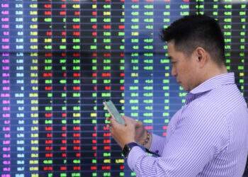 Stocks inch up - VnExpress International