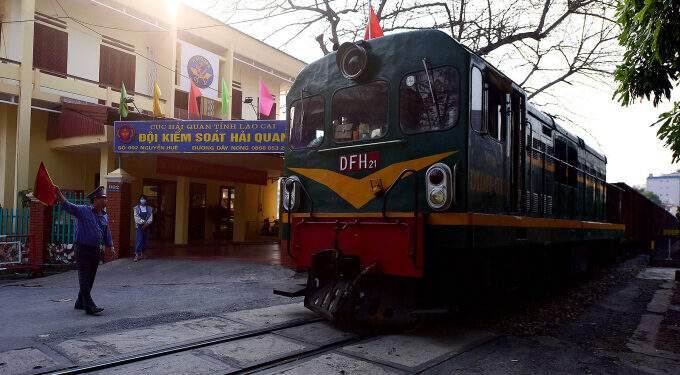 Vietnam to invest $8B in rail link to China