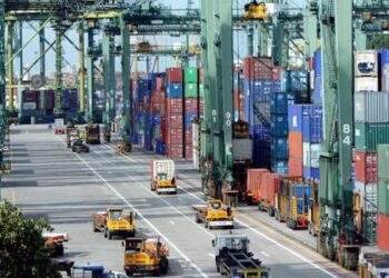 Xuất nhập khẩu tháng đầu năm 2025 giảm nhẹ, xuất siêu vẫn đạt trên 3 tỷ USD