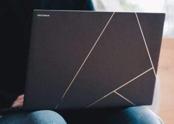ASUS ra mắt laptop AI 16 inch mỏng nhẹ trang bị chip AMD