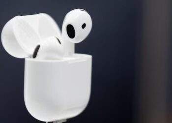 AirPods sẽ dịch trực tiếp các cuộc trò chuyện