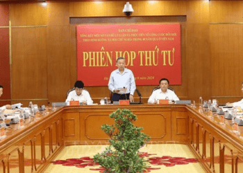 Bộ Chính trị chỉ đạo sớm trình chủ trương sáp nhập một số tỉnh, tạm dừng Đại hội đảng cấp huyện, xã